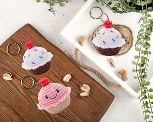 Taste & See Crochet Cupcake Keychain-Accessory  10 x10cm